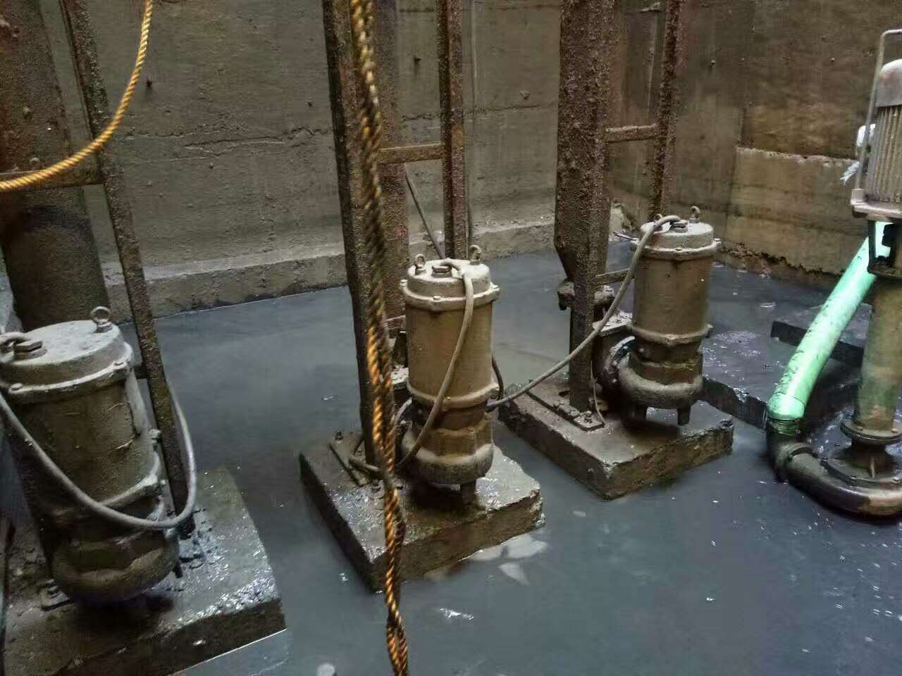 玉泉污水池清理