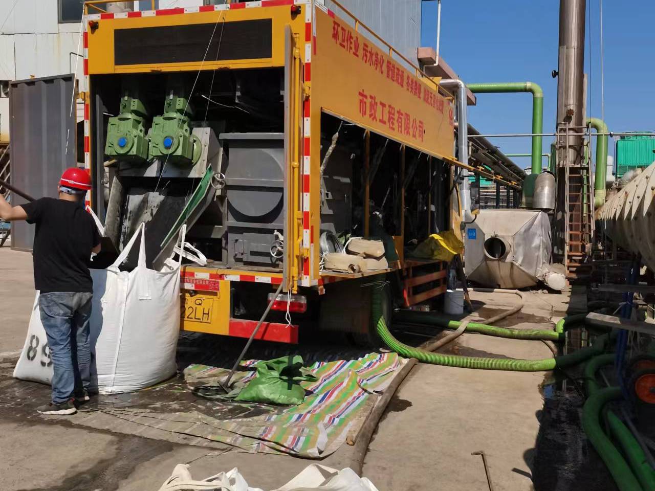 玉泉淤泥压干处理